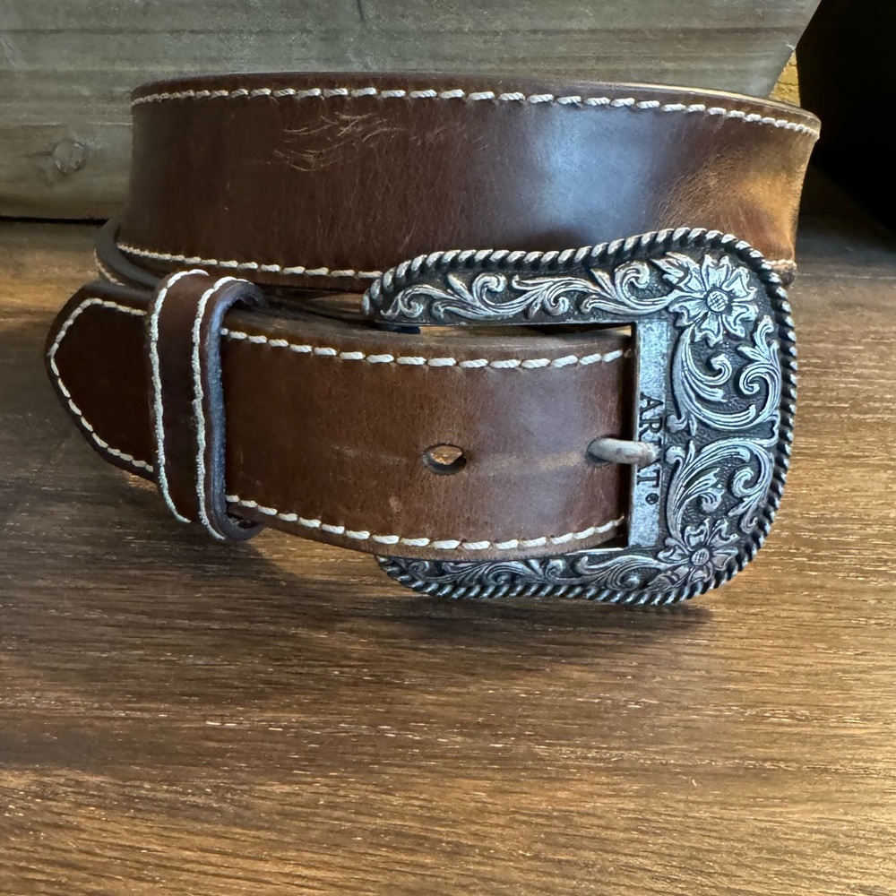 Ariat women’s belt size medium